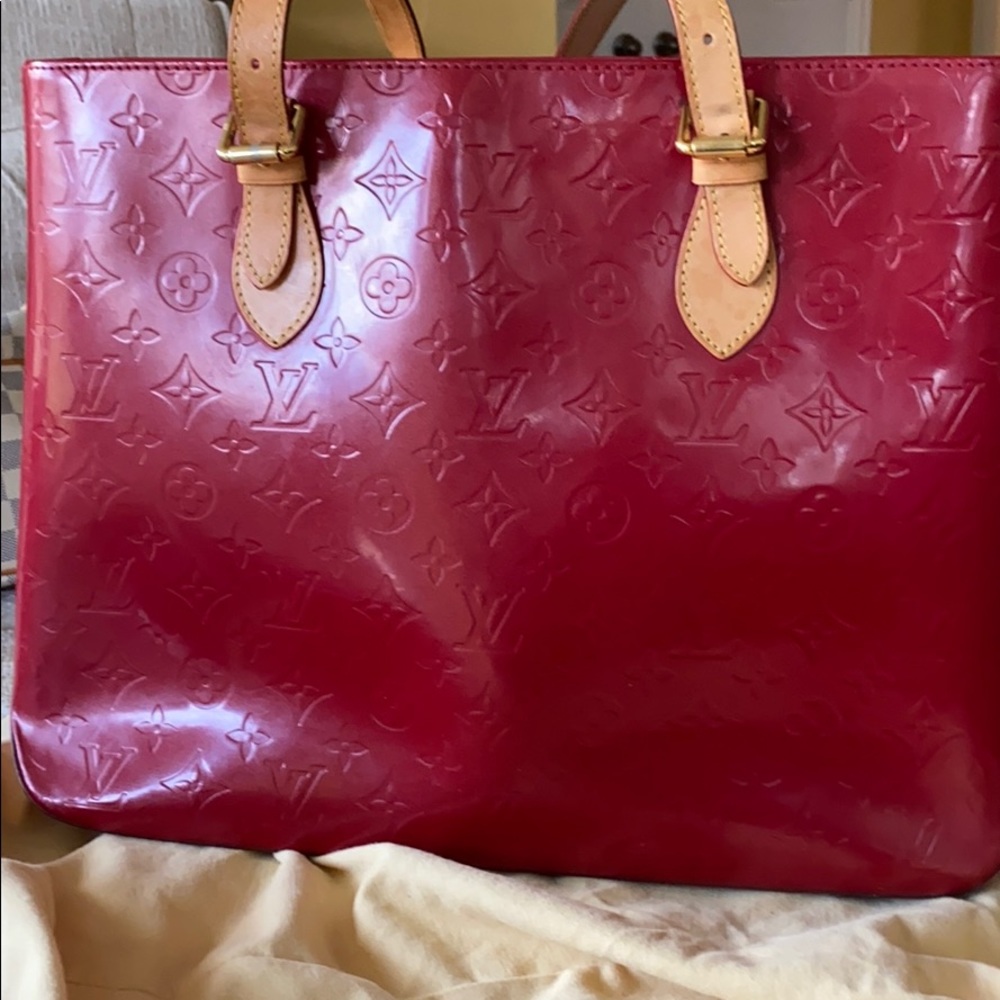 Louis Vuitton Brentwood and Wallet - Picture 2 of 16